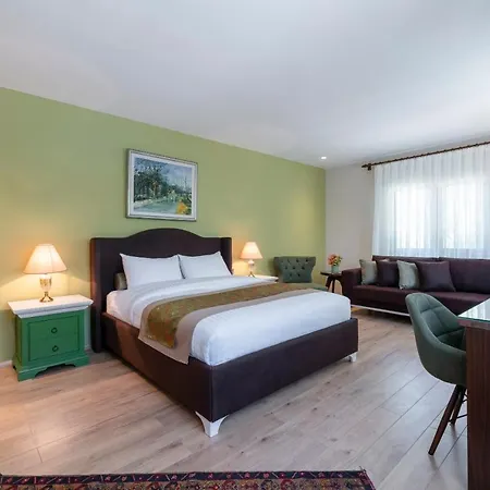 Sunolus Vineyardhouse Hotell *